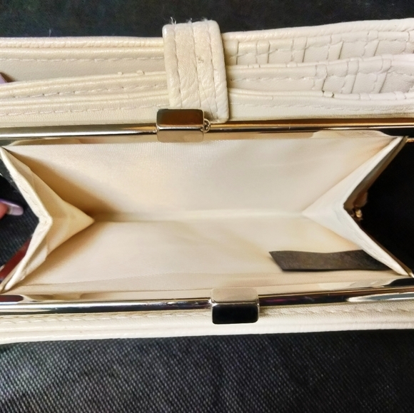 safekeeper Bags Safekeeper Brand White Leather Wallet In Excellent